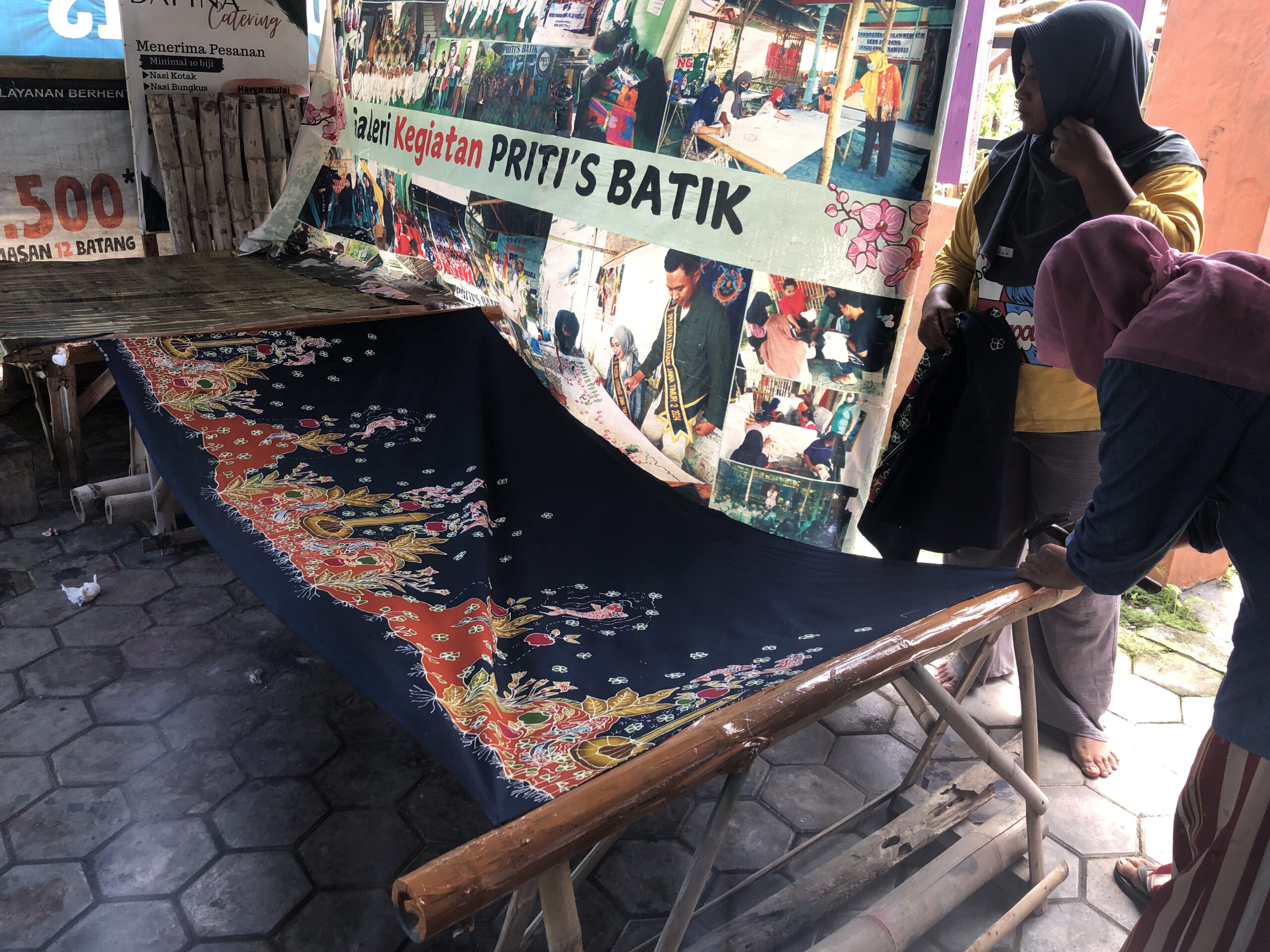 KEGIATAN PEWARNAAN BATIK