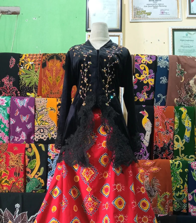 BATIK KEBAYA DAN KOLEKSI
