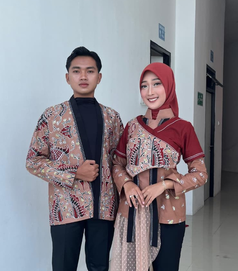 MODEL HARI BATIK (1)